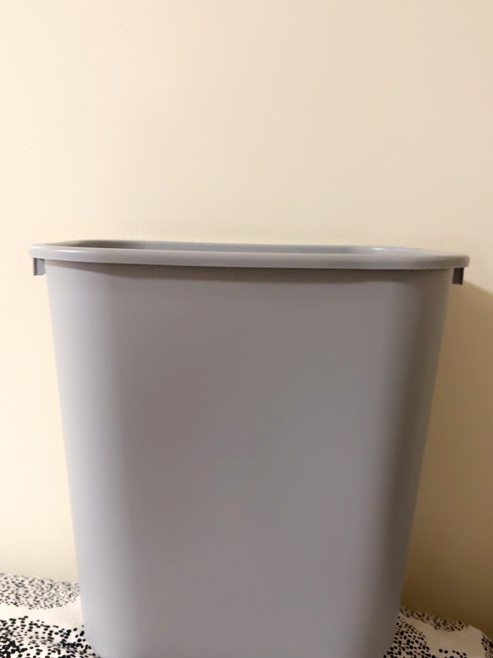 Brand New Rubbermaid Commercial 26.6L Gray Wastebasket